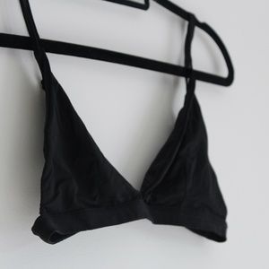 ARITZIA BLACK BASIC TRIANGLE BRALETTE